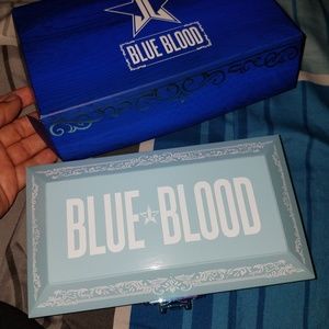 JeffreeStar Blueblood eyeshadow pallette